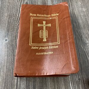 New American Bible St Joseph Edition Illustrated Medium Size Leather 8x5.5” NAB